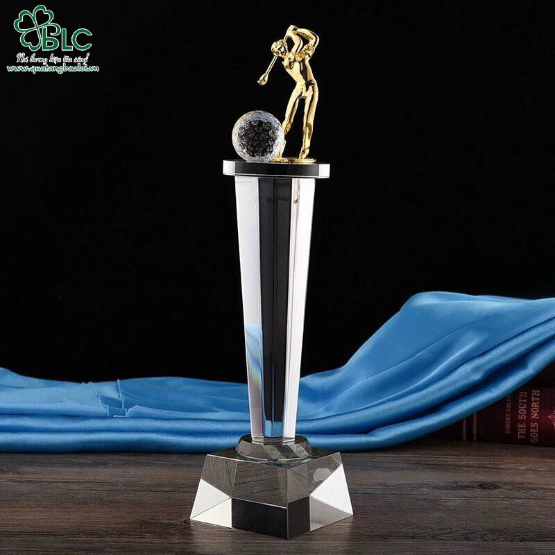 Cúp golf pha lê cao cấp Hải Phòng- CPL027 là giải thưởng cao quý để tôn vinh chiến thắng của người chơi trong giải đấu golf