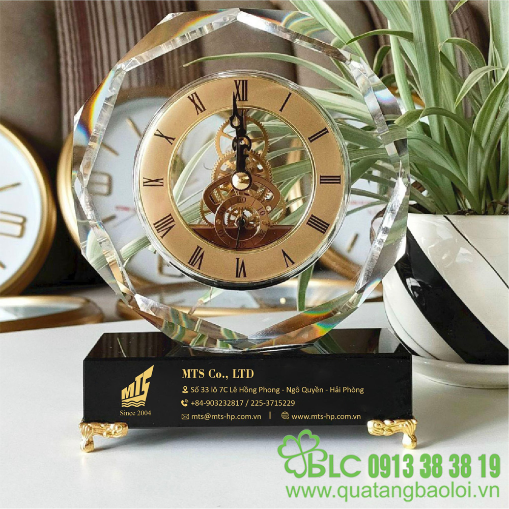 Quà tặng đồng hồ để bàn pha lê đẹp, chất lượng, giá tốt chỉ có tại BLC Gifts