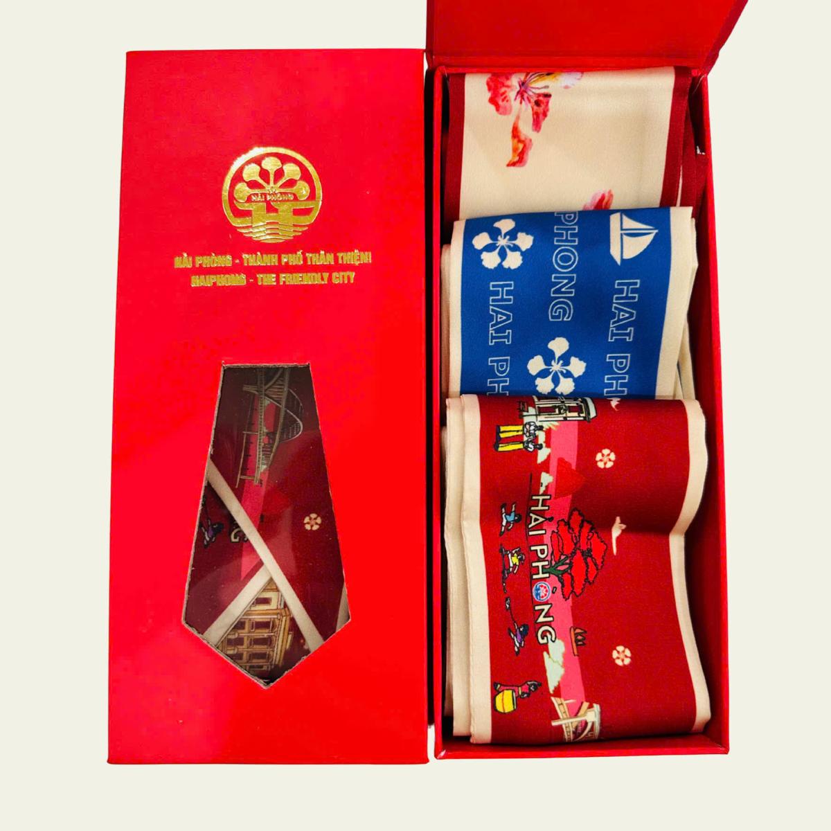 Khách hàng có thể chọn 3 mẫu bất kỳ trong 5 mẫu sẵn có, linh hoạt theo gu thẩm mỹ hoặc đối tượng tặng quà