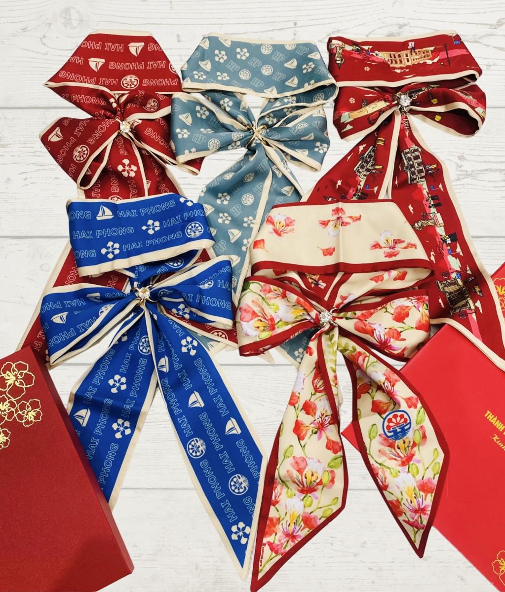 Thích hợp làm quà tặng lưu niệm cho khách du lịch, đối tác, đại biểu trong các sự kiện, hội thảo