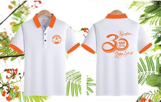 Logo in trên áo lớp còn là biểu tượng của tập thể lớn, đánh dấu cột mốc 5 năm, 10 năm