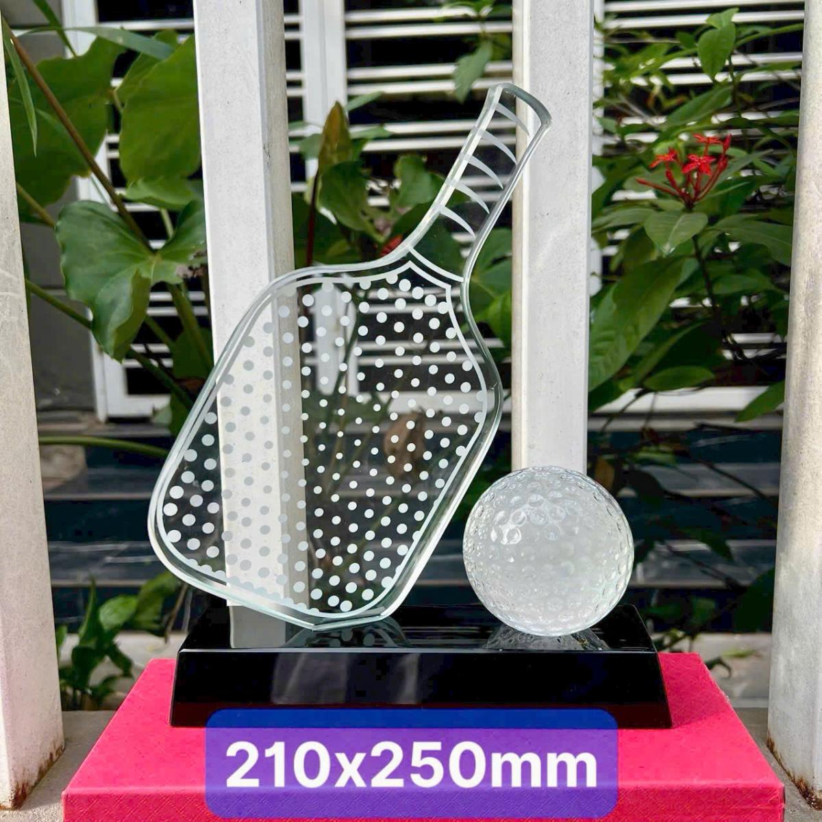 Cúp Thể Thao Pha Lê – Biểu Tượng Vinh Danh Đẳng Cấp & Tinh Tế