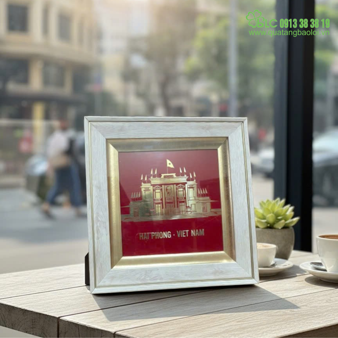 Tranh đồng ăn mòn nhà hát lớn Hải Phòng