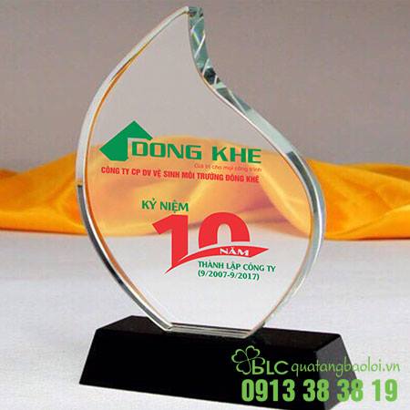 Kỉ niệm chương pha lê giá rẻ tại Hải Phòng